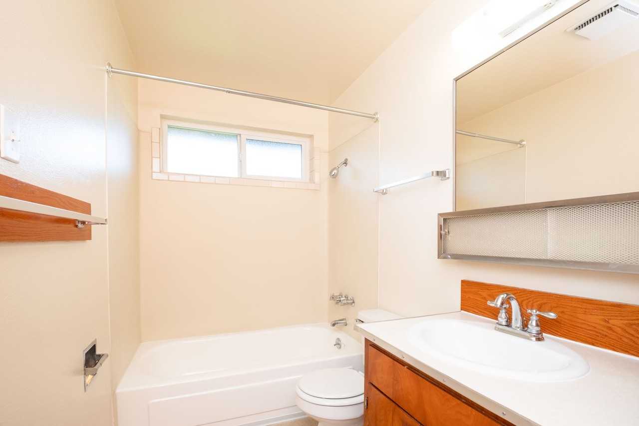 4645 SE King Road - Photo 7 of 20