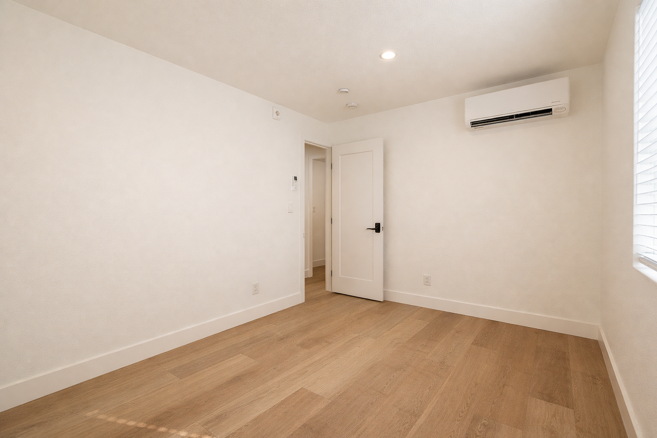 1803 Oxford St - Photo 3 of 50