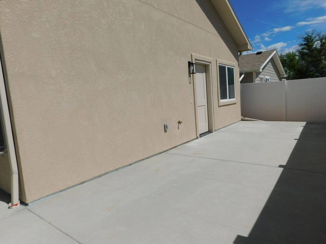 525 Orchard Ave #B - Photo 3 of 16