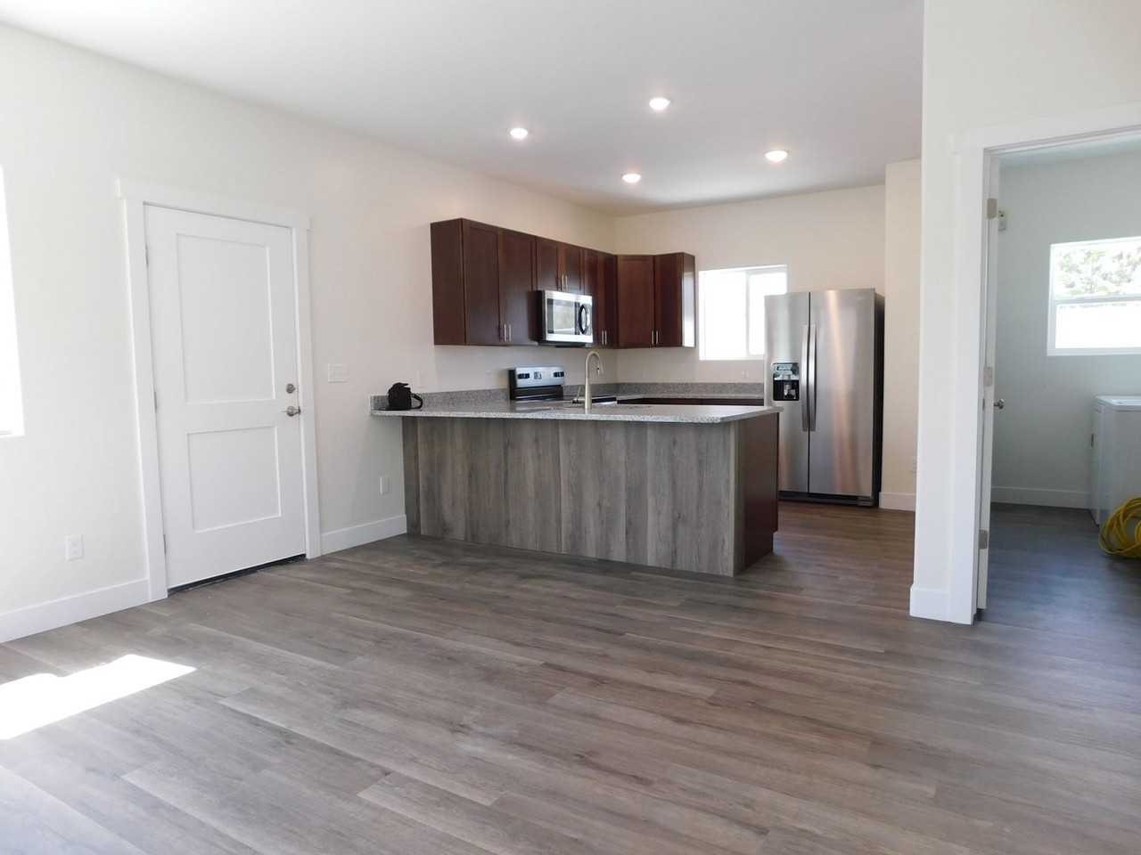 525 Orchard Ave #B - Photo 5 of 16