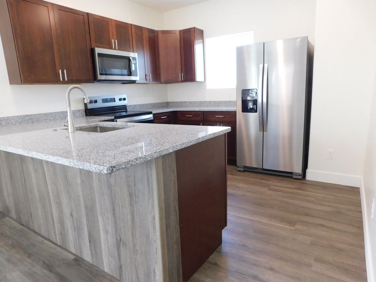 525 Orchard Ave #B - Photo 7 of 16