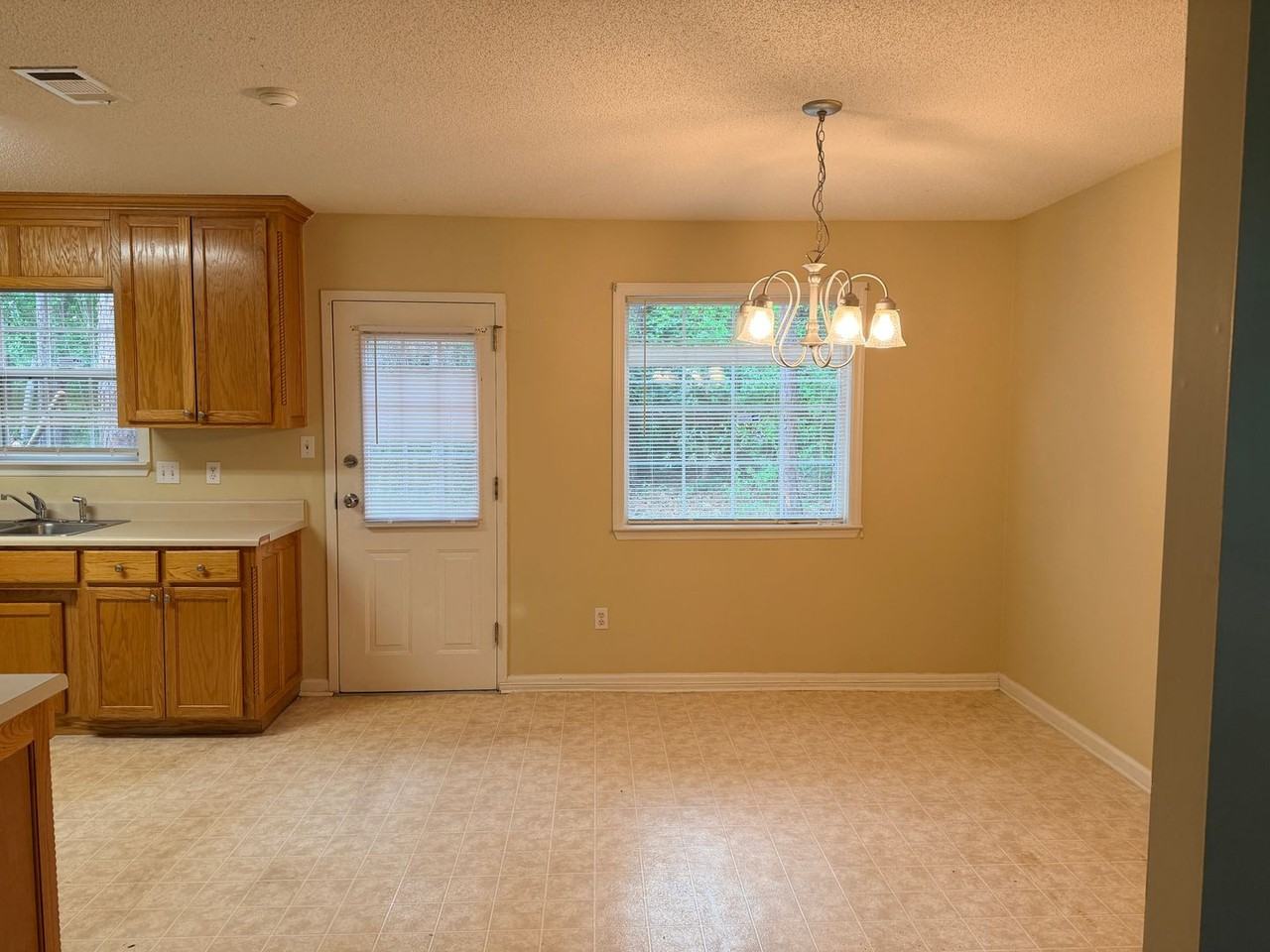 3000 Ginny Dr - Photo 4 of 15