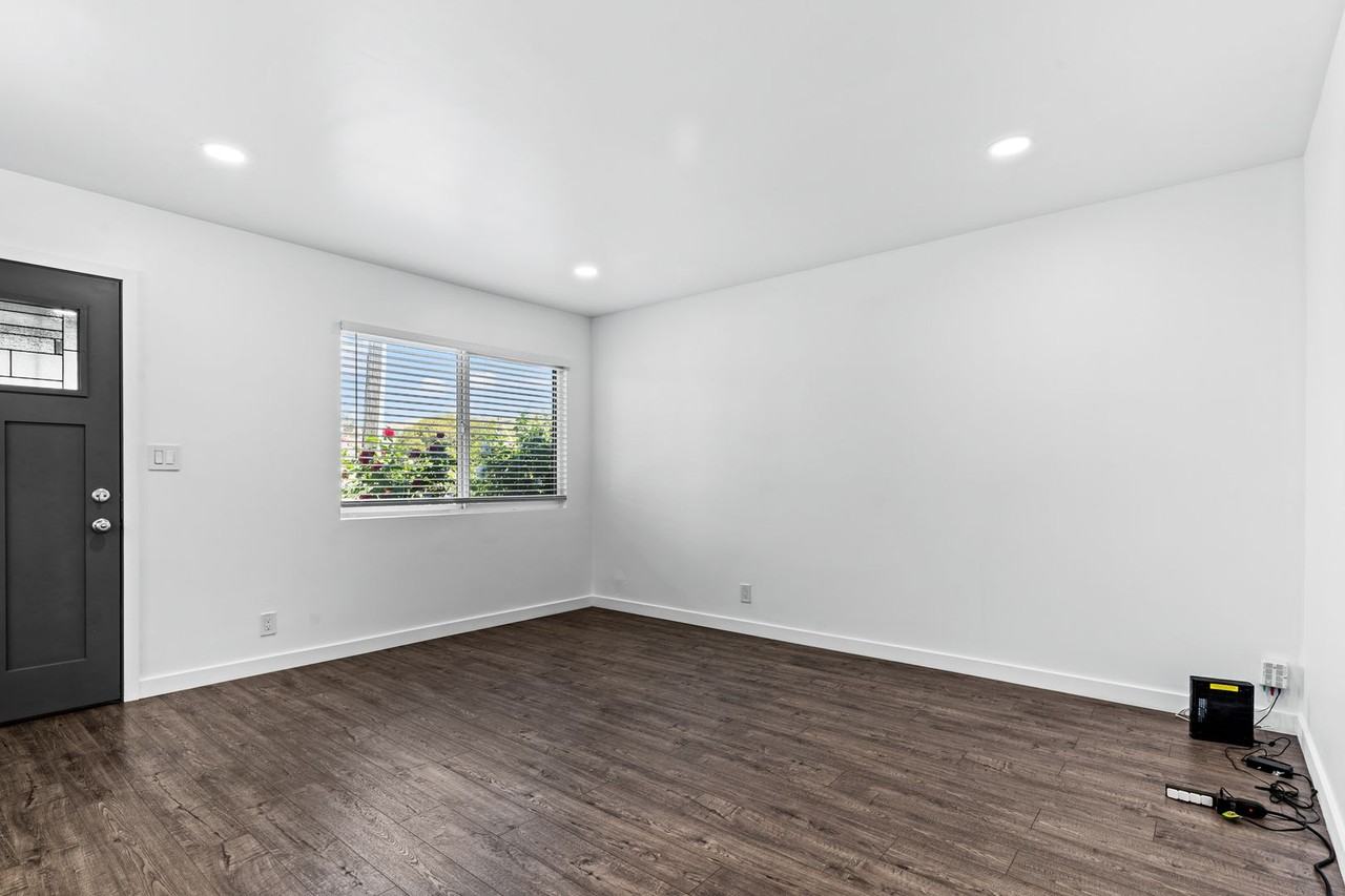 317 Tennyson Rd - Photo 2 of 18