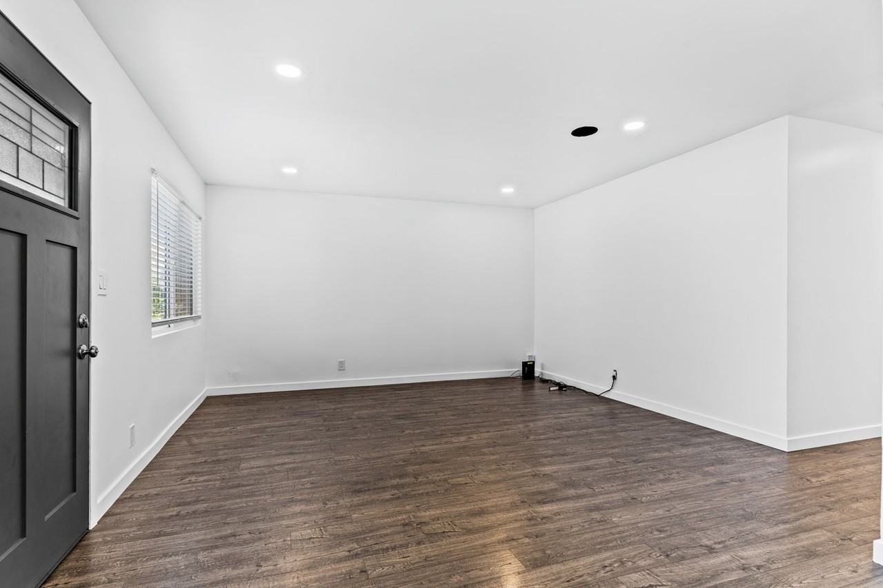 317 Tennyson Rd - Photo 4 of 18