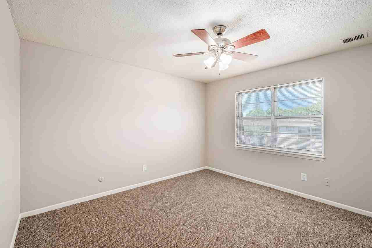 Crysler Plaza East - Photo 4 of 32