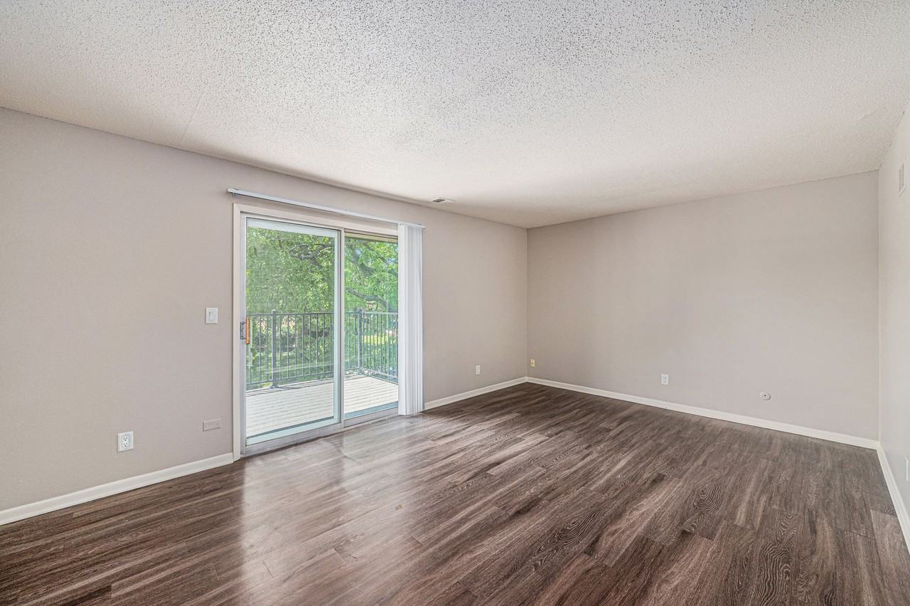 Crysler Plaza East - Photo 6 of 32