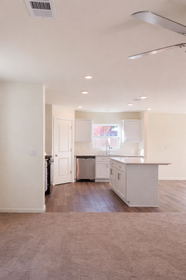 1646 Concord Ave - Photo 4 of 15