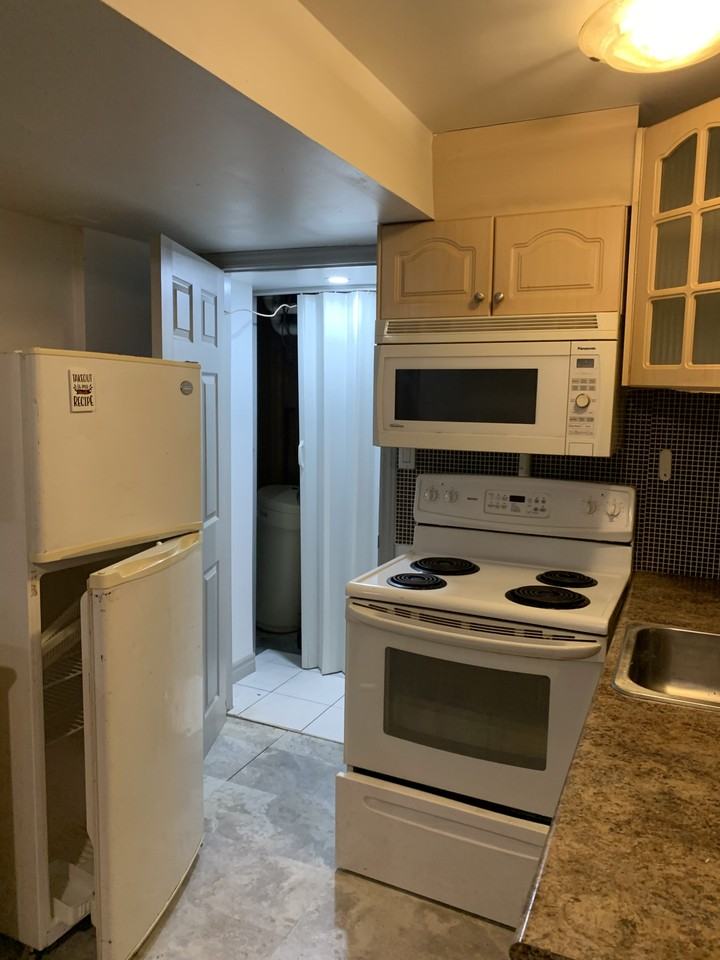 1003 Elgin Street North - Photo 6 of 14