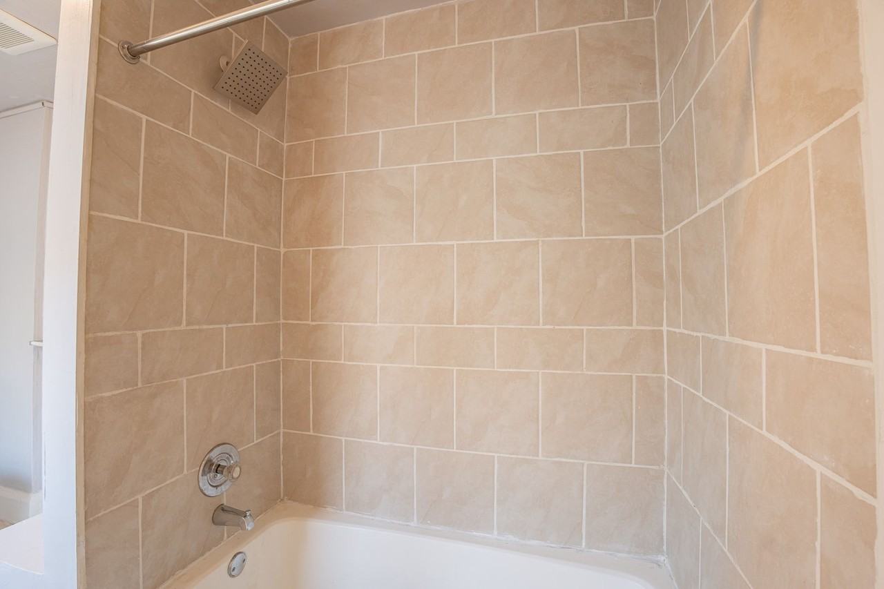 2614 63rd St - Photo 5 of 16