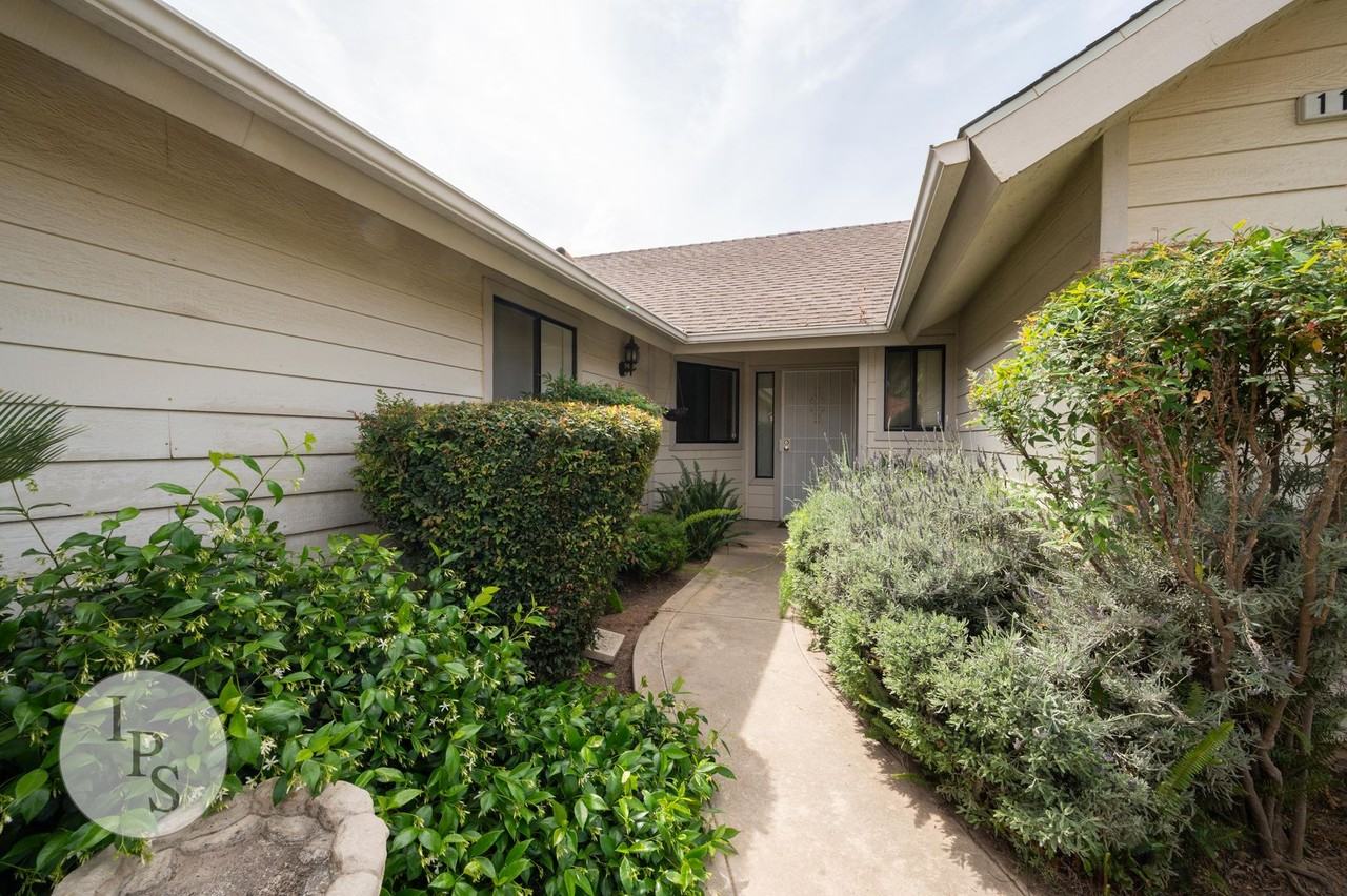 1197 E Muncie Ave - Photo 4 of 30