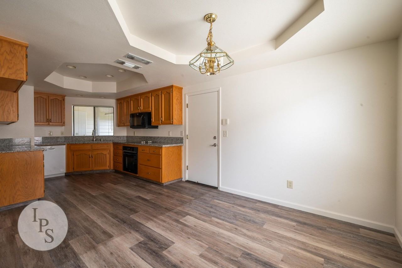 1197 E Muncie Ave - Photo 7 of 30