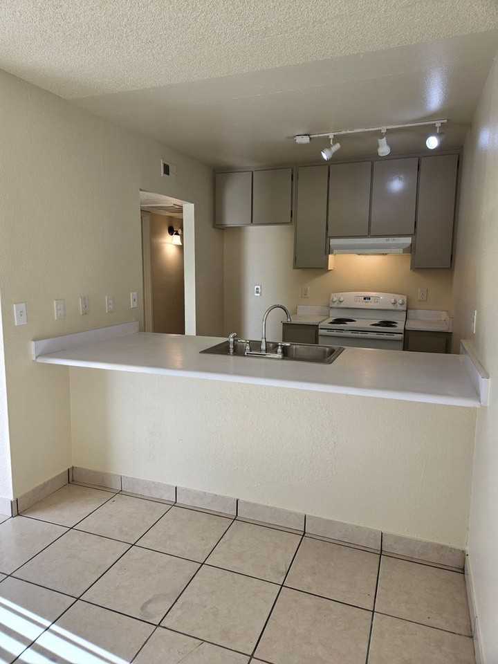 2714 Pyramid Ave - Photo 3 of 3