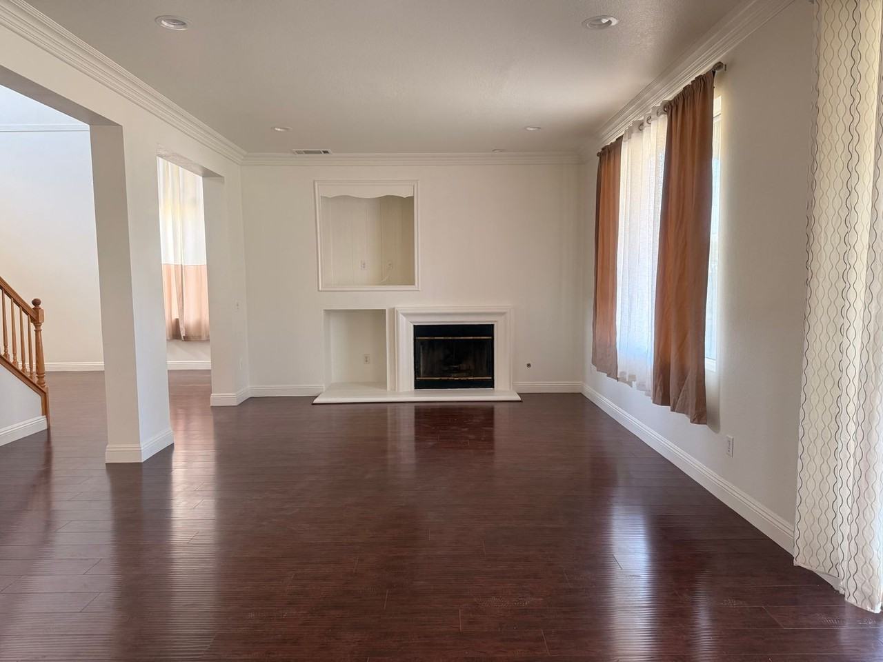 1421 Hermosa Dr - Photo 3 of 11