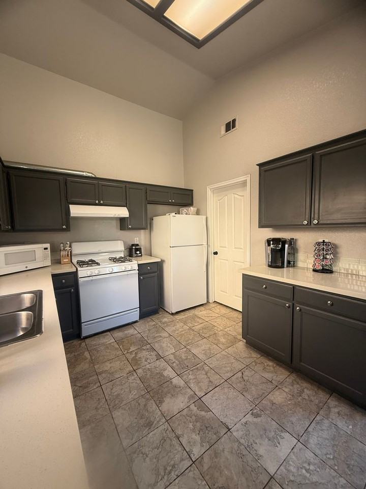 254 Driftwood Ave - Photo 2 of 24