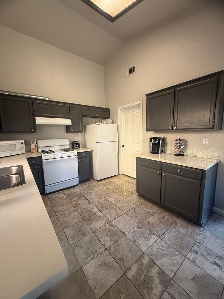 254 Driftwood Ave - Photo 4 of 24