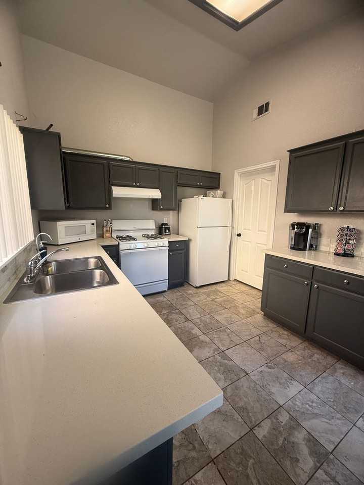 254 Driftwood Ave - Photo 5 of 24