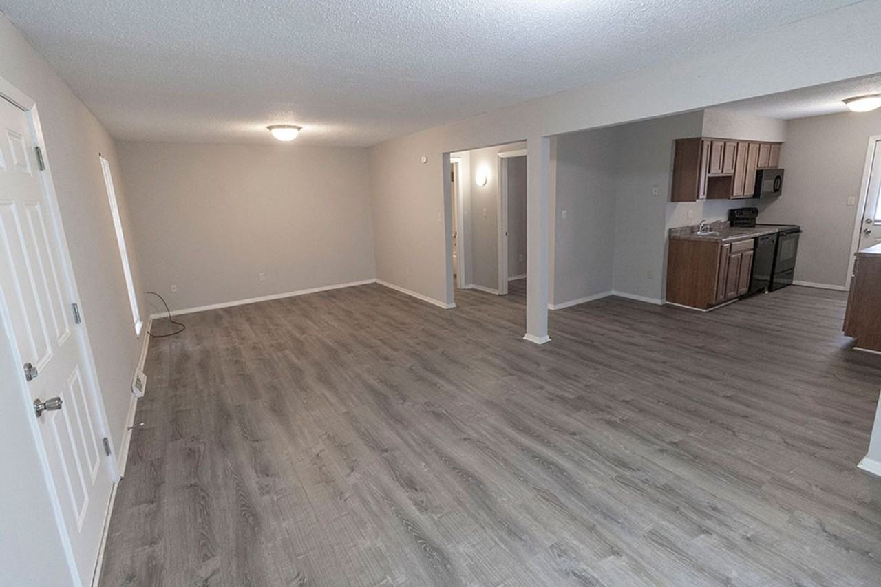 215 Wheaton Ct - Photo 3 of 30