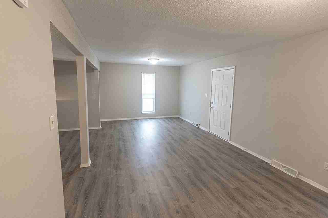 215 Wheaton Ct - Photo 5 of 30