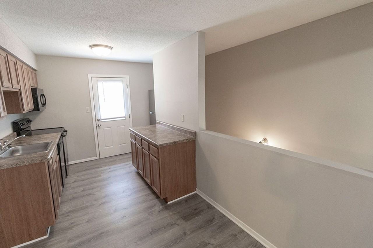 215 Wheaton Ct - Photo 6 of 30