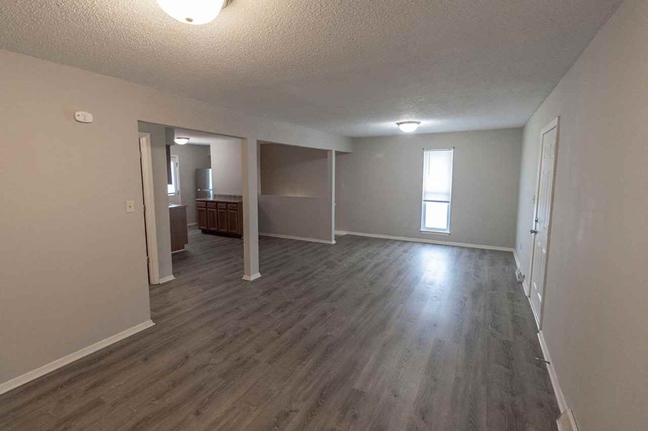 215 Wheaton Ct - Photo 7 of 30