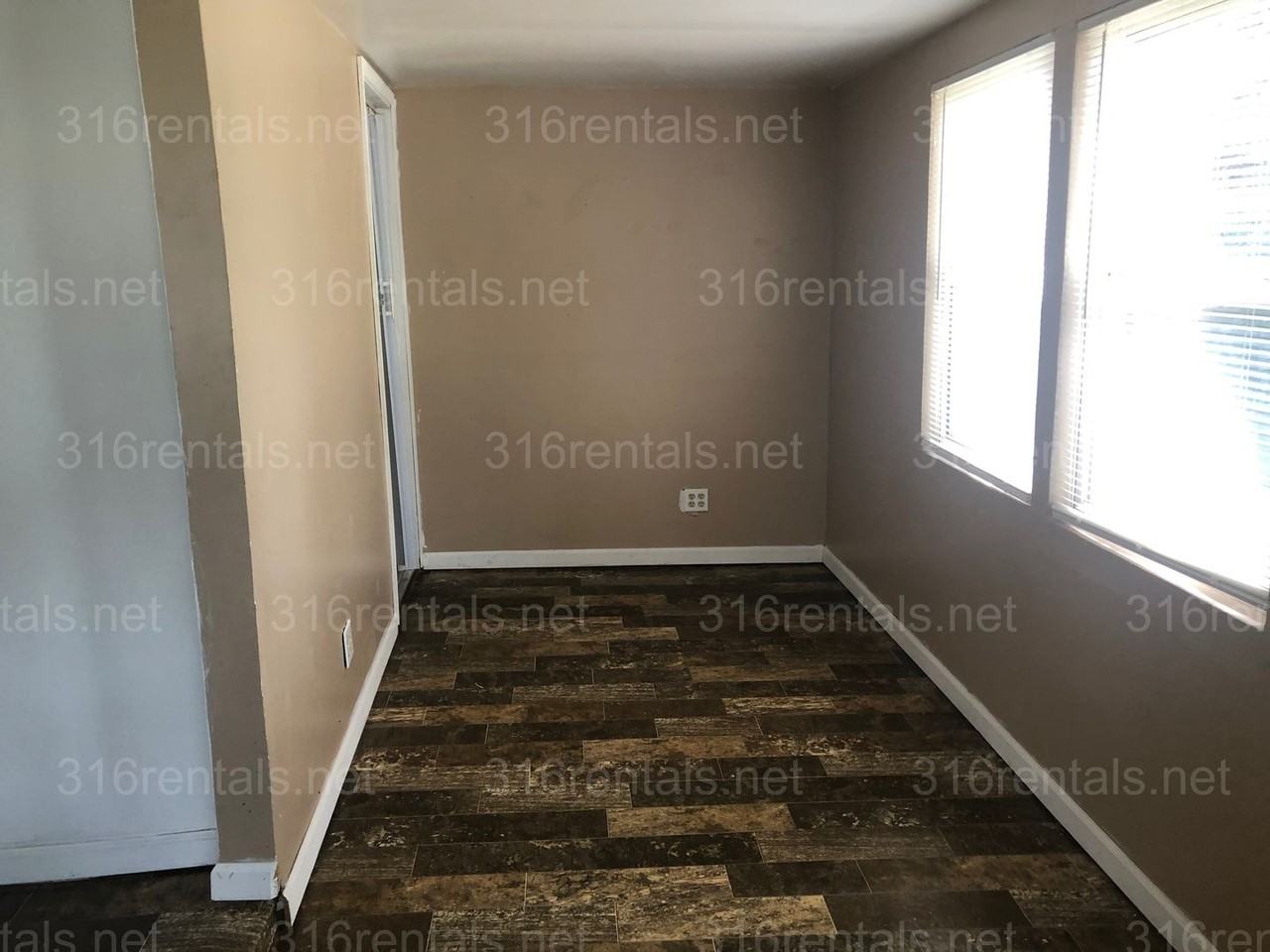 304 Se 5th St - Photo 3 of 8