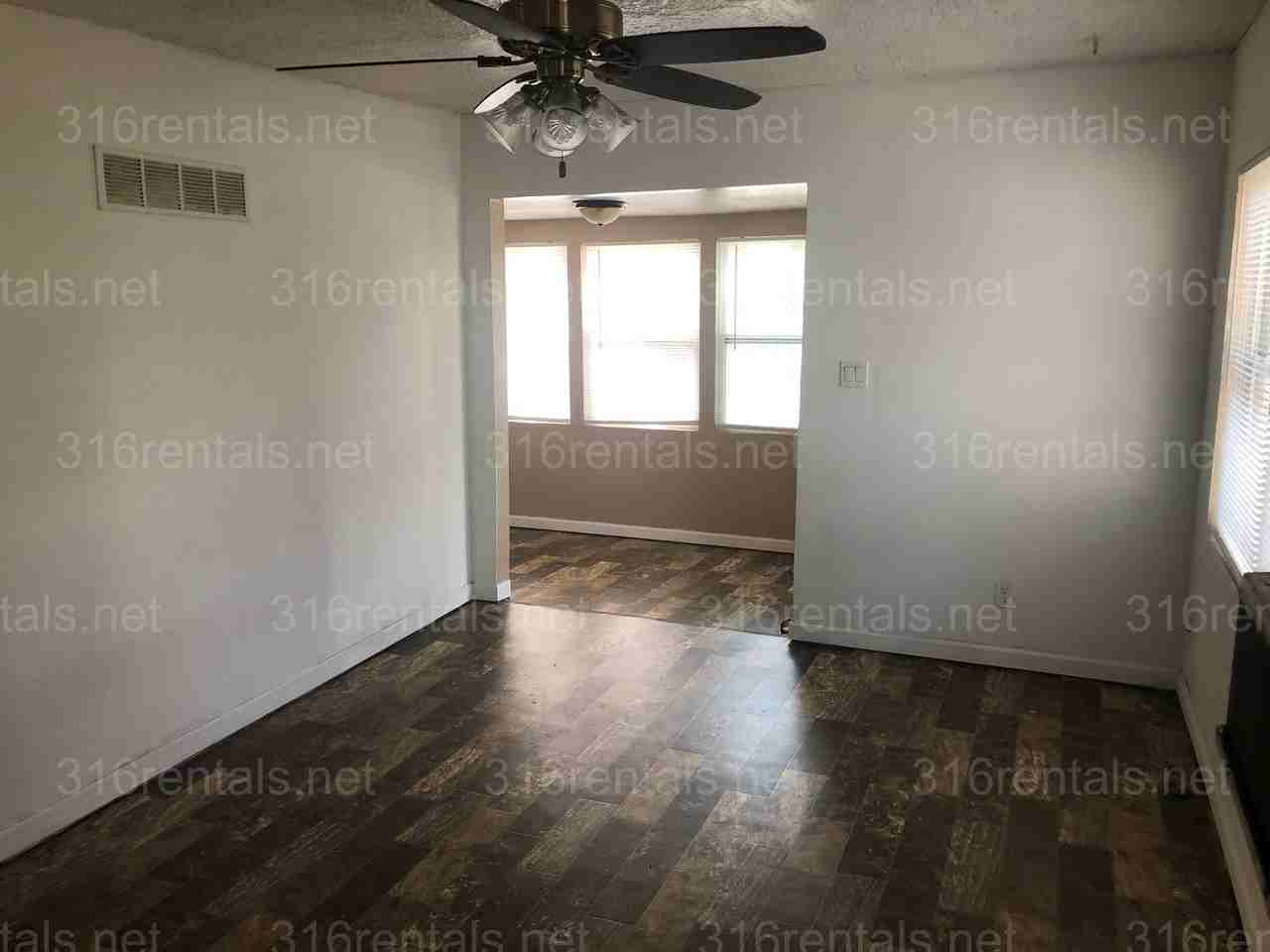 304 Se 5th St - Photo 5 of 8