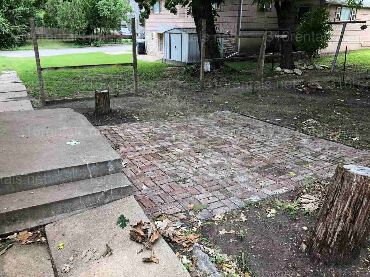 304 Se 5th St - Photo 6 of 8