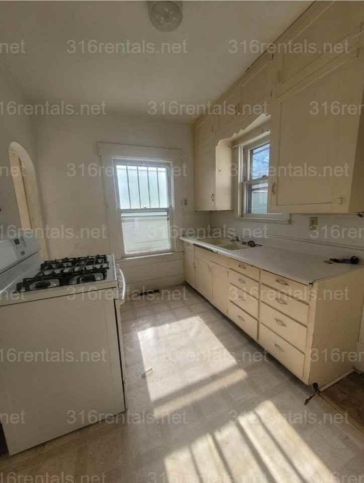 603 N High St - Photo 2 of 6