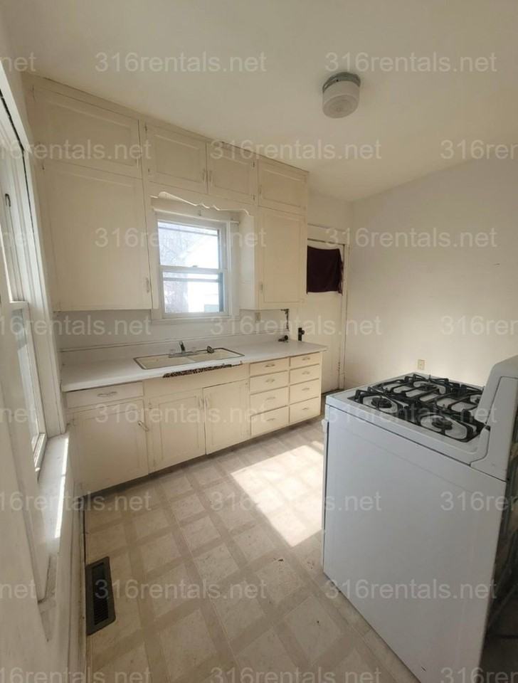 603 N High St - Photo 3 of 6