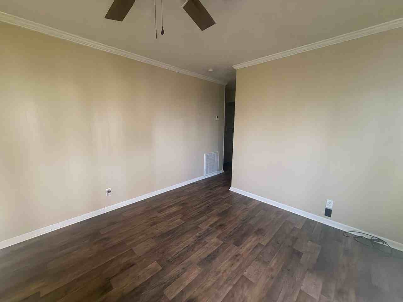 810 Fairmont Ln - Photo 2 of 9