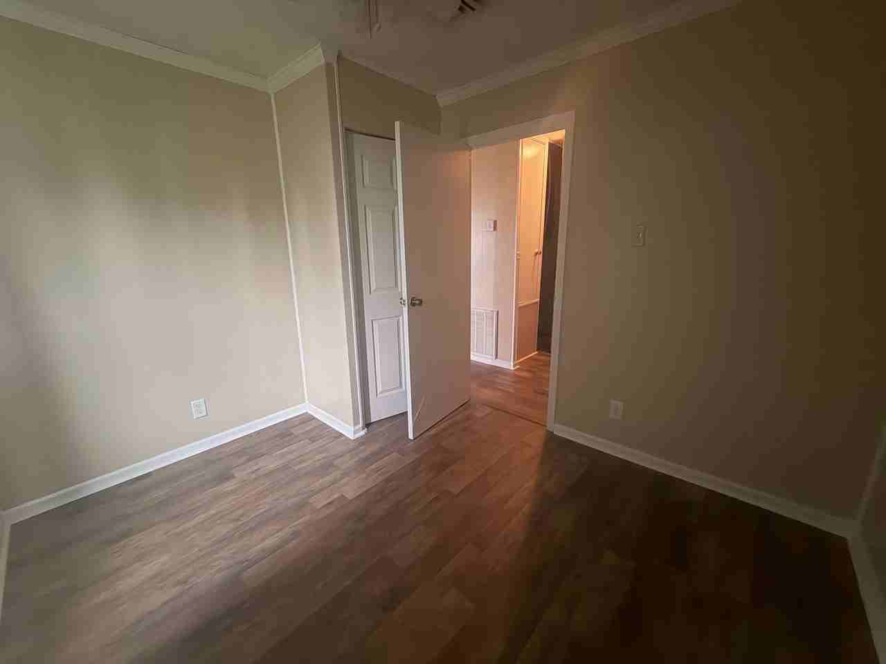 810 Fairmont Ln - Photo 4 of 9