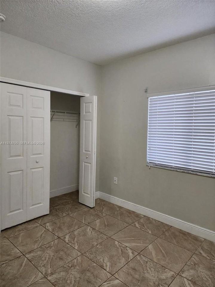 1231 Ne 32nd Ave - Photo 6 of 16