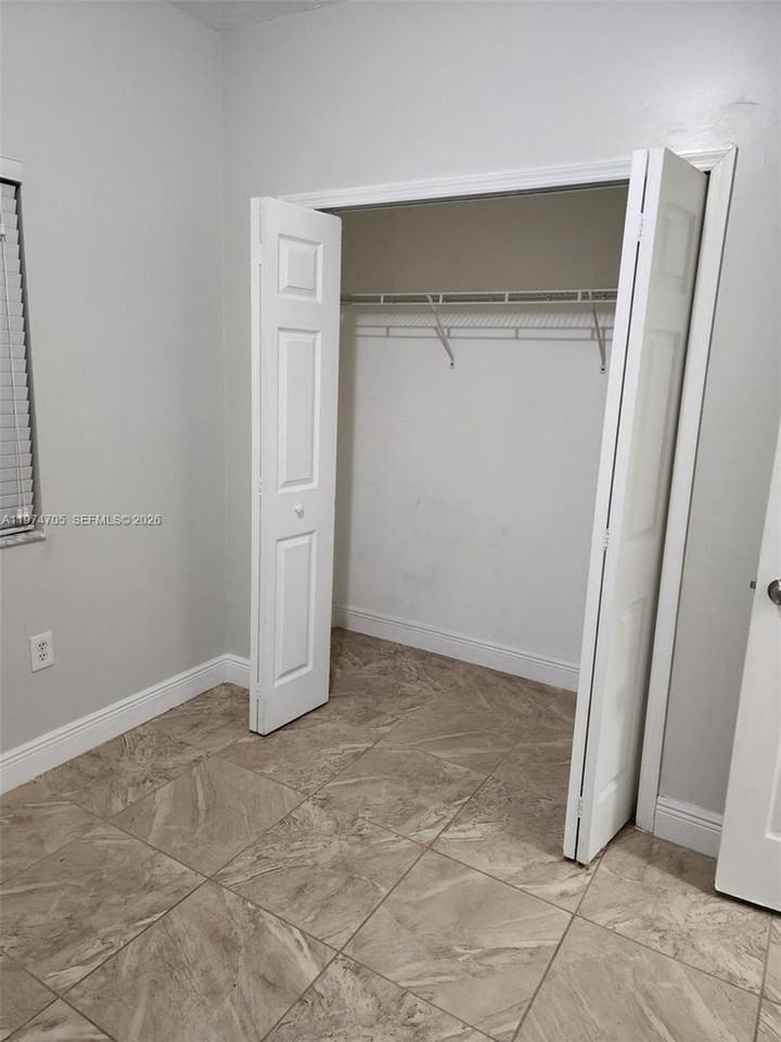 1231 Ne 32nd Ave - Photo 7 of 16