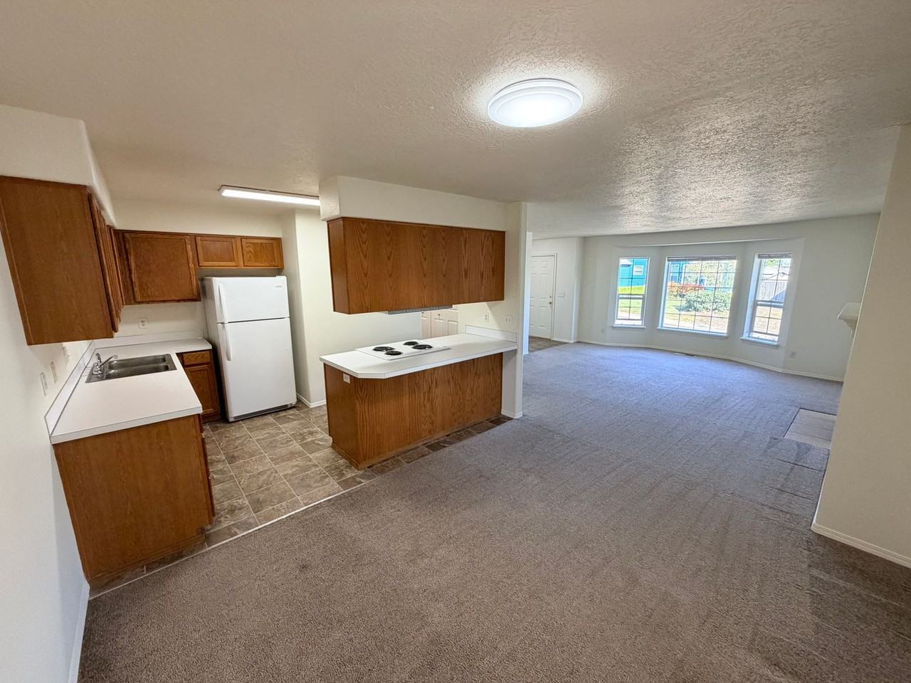 2846 Vintage Ave Se - Photo 7 of 13