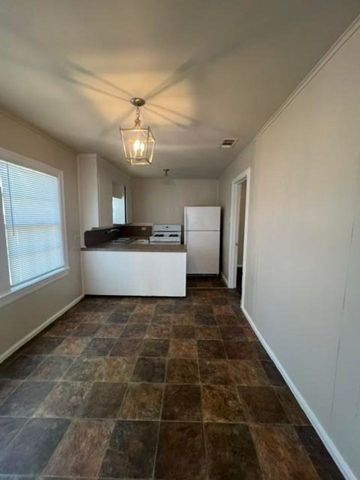 2224 Cumberland Ave - Photo 4 of 15