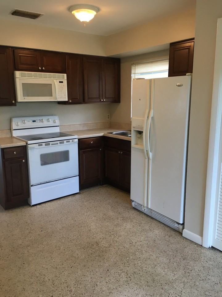 914 San Remo Ave - Photo 3 of 5