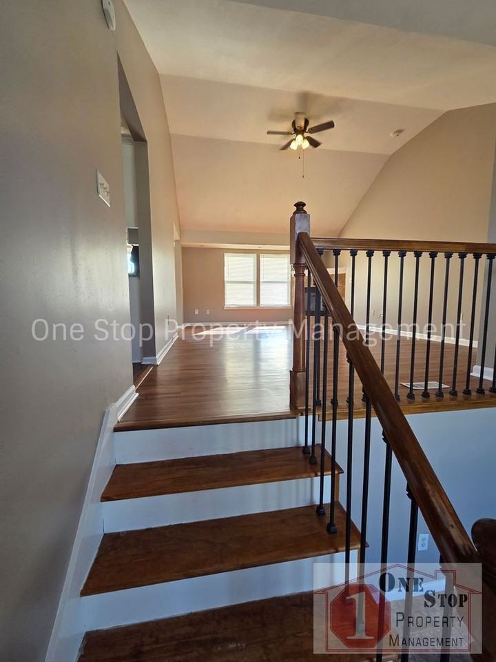 801 Tall Chief St - Photo 3 of 25