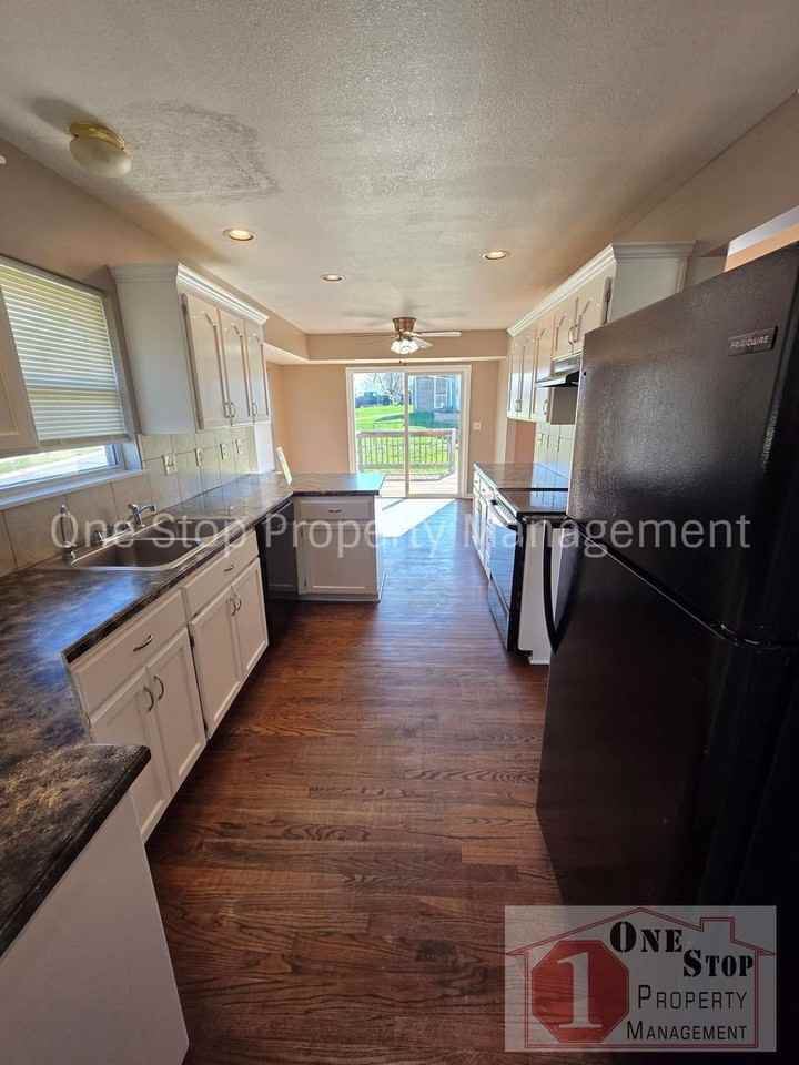 801 Tall Chief St - Photo 7 of 25