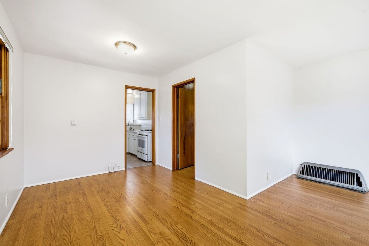 624 E Jefferson Ave - Photo 2 of 15