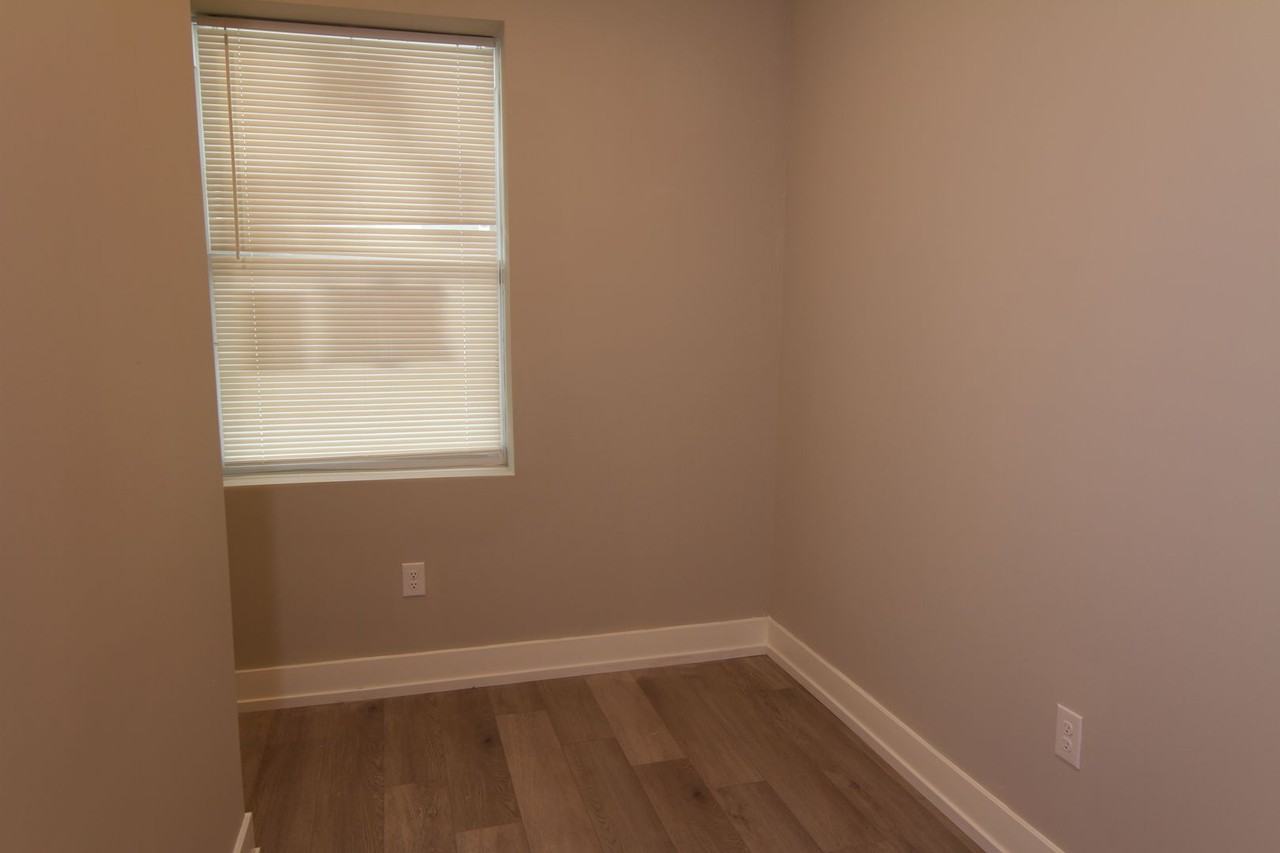 1649 Pratt St - Photo 4 of 16