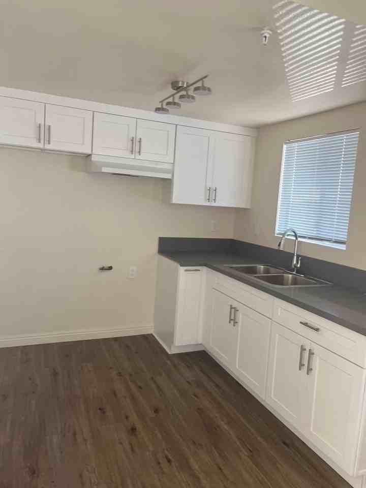 APT STREET 118 - Photo 4 of 10