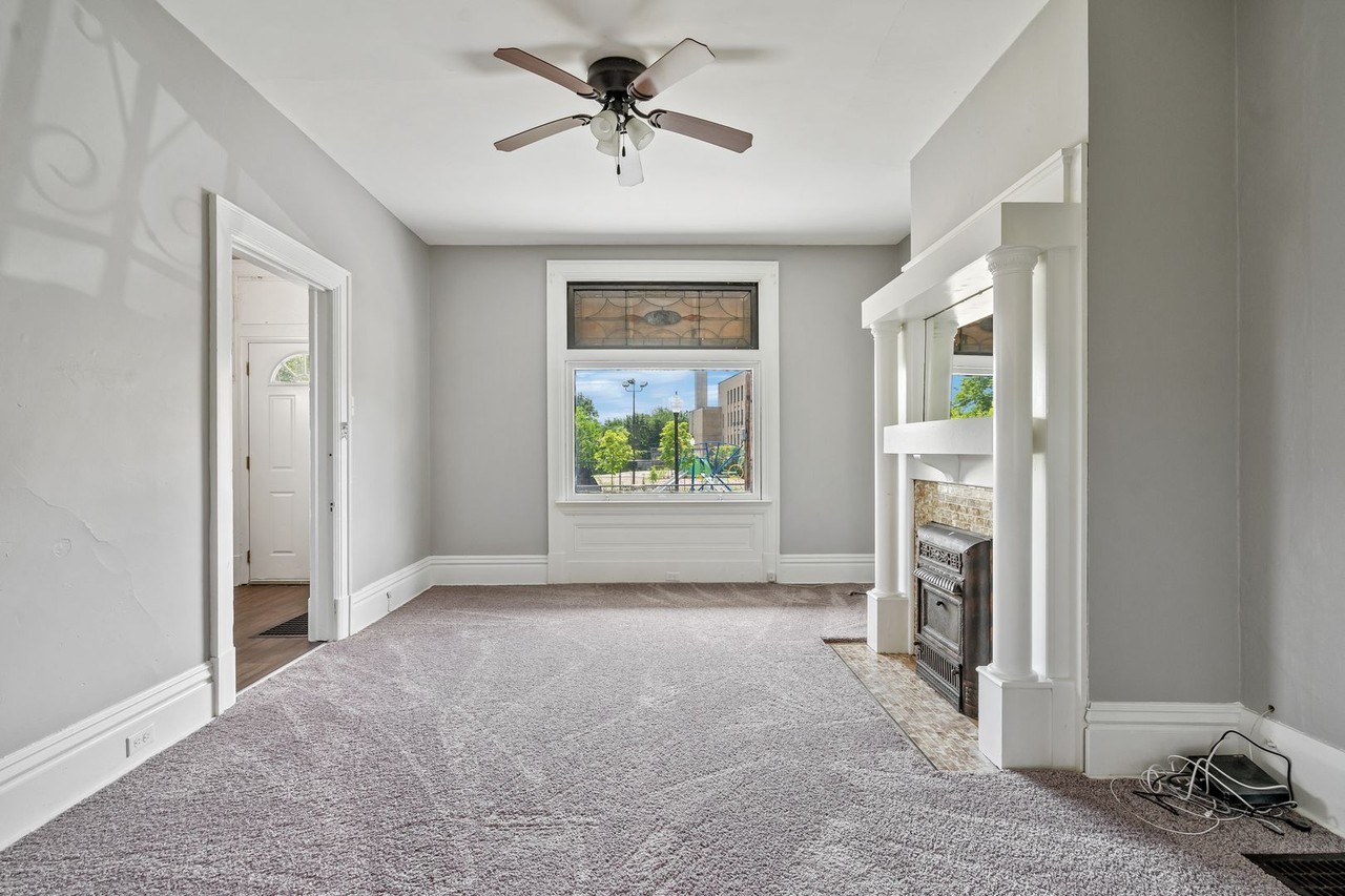 812 Ernie St - Photo 3 of 20