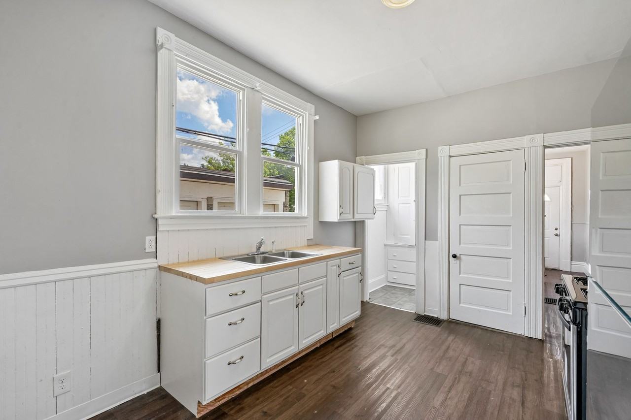 812 Ernie St - Photo 7 of 20