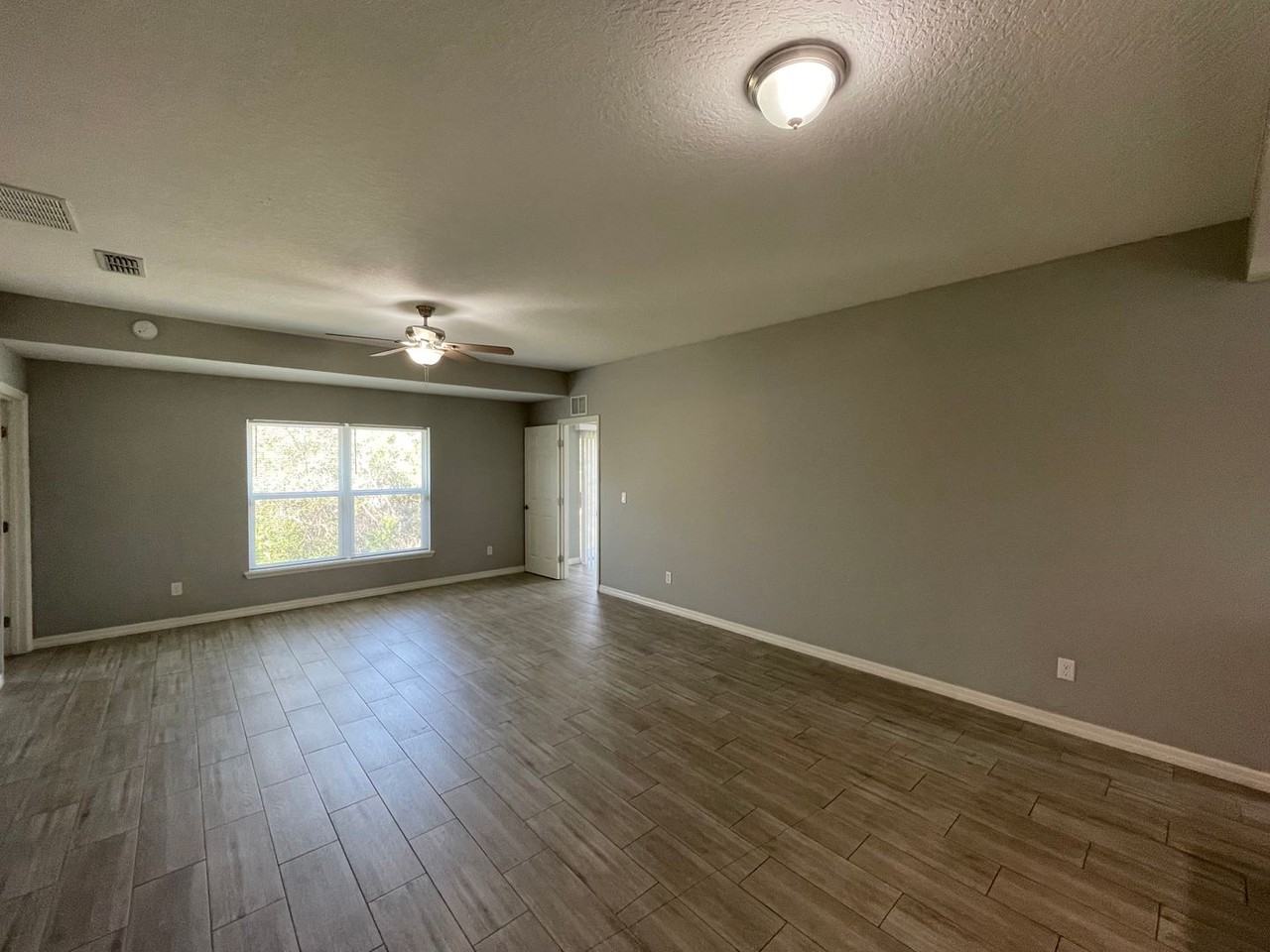 1574 Joyner Dr - Photo 2 of 9