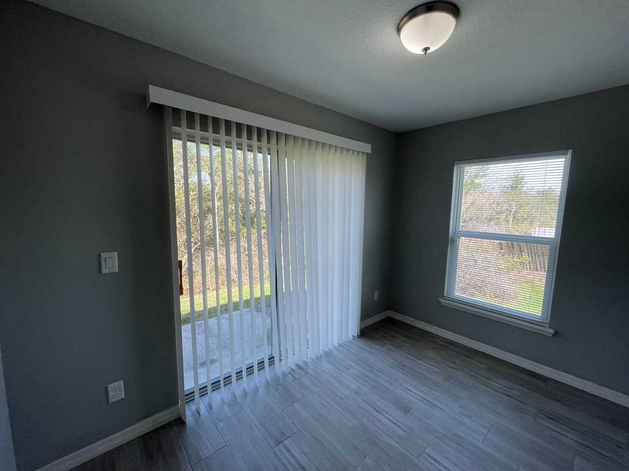 1574 Joyner Dr - Photo 3 of 9