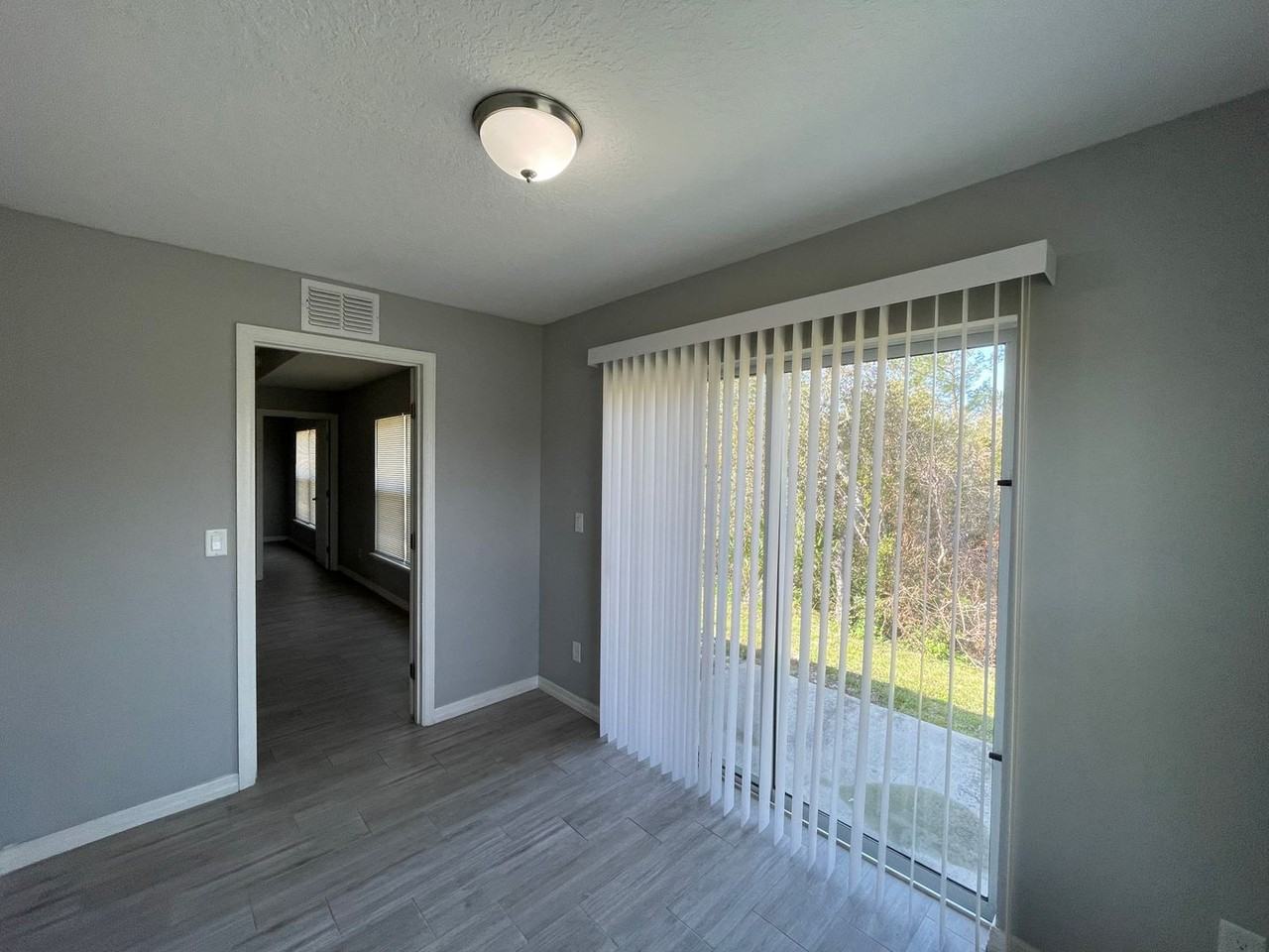 1574 Joyner Dr - Photo 7 of 9