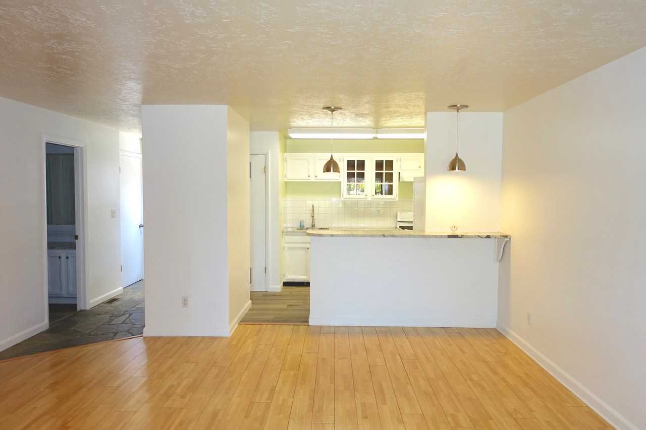 1156 N Camelot Dr - Photo 2 of 31