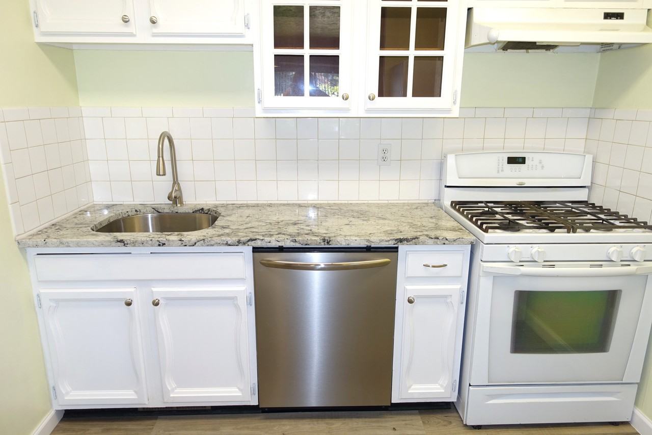 1156 N Camelot Dr - Photo 3 of 31