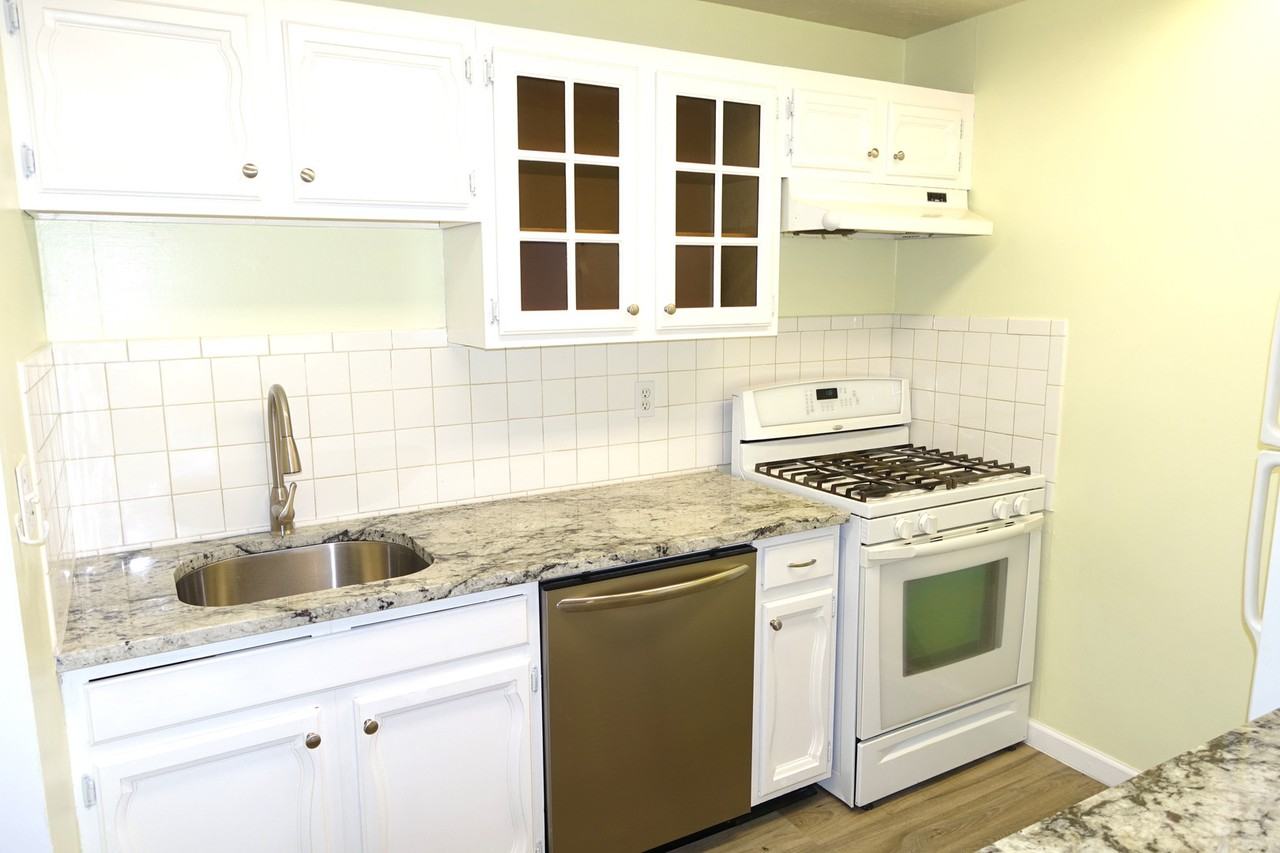 1156 N Camelot Dr - Photo 4 of 31