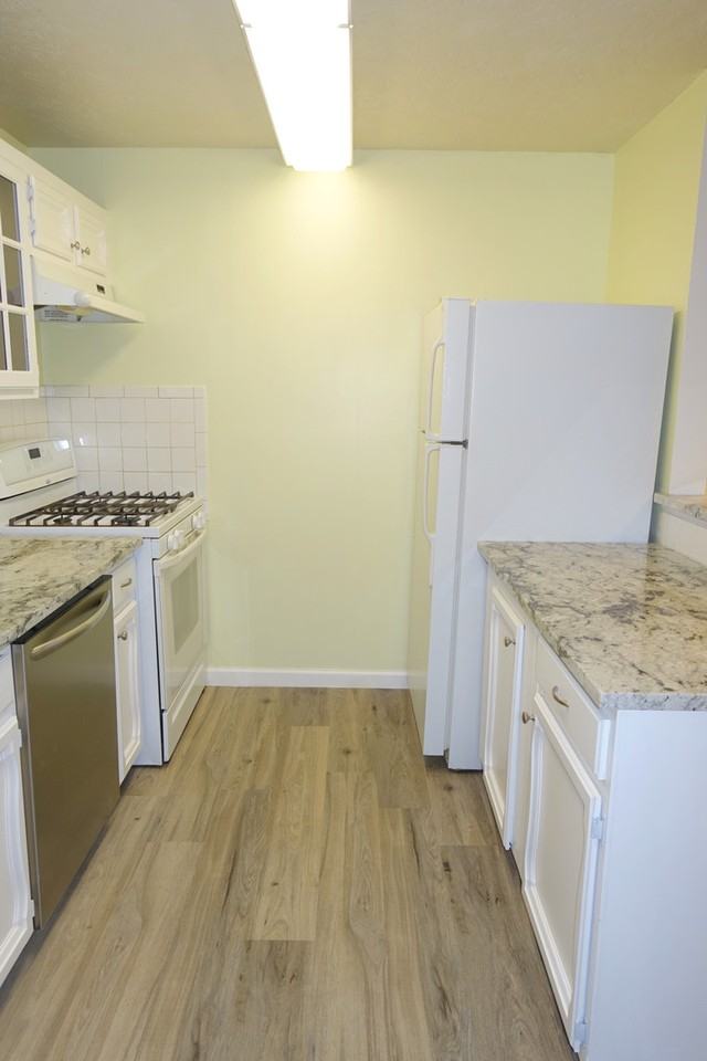 1156 N Camelot Dr - Photo 5 of 31